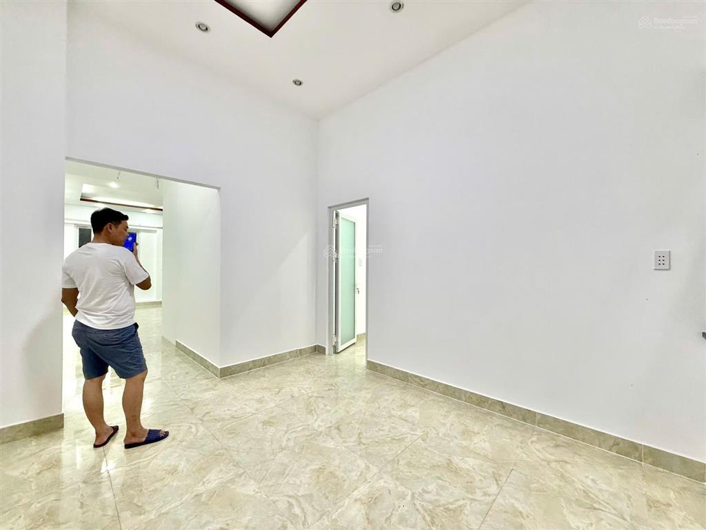 Mặt bằng cho thuê văn phòng  kinh doanh hơn 90m2 ở cuối dương bá trạc quận 8 có phòng riêng mới