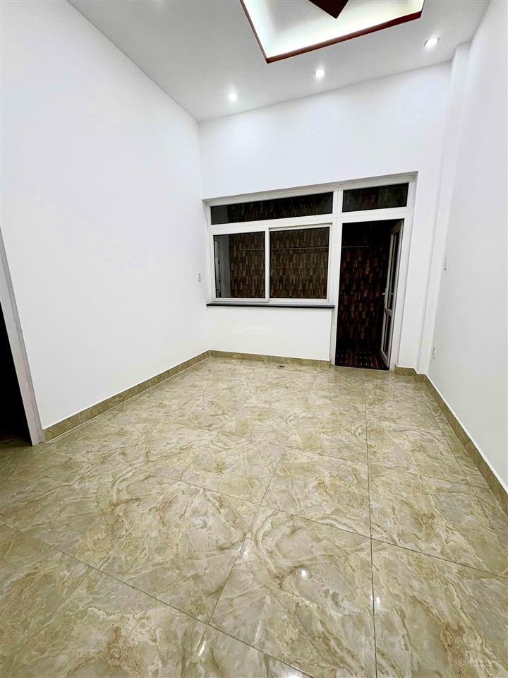 Mặt bằng cho thuê văn phòng  kinh doanh hơn 90m2 ở cuối dương bá trạc quận 8 có phòng riêng mới