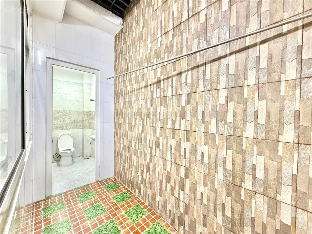 Mặt bằng cho thuê văn phòng  kinh doanh hơn 90m2 ở cuối dương bá trạc quận 8 có phòng riêng mới