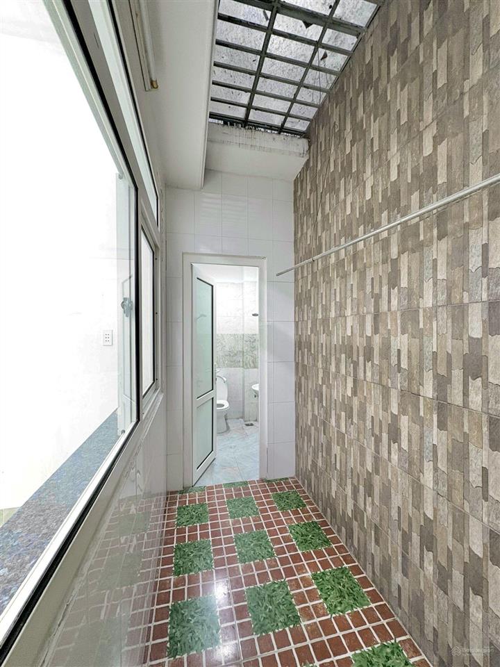 Mặt bằng cho thuê văn phòng  kinh doanh hơn 90m2 ở cuối dương bá trạc quận 8 có phòng riêng mới