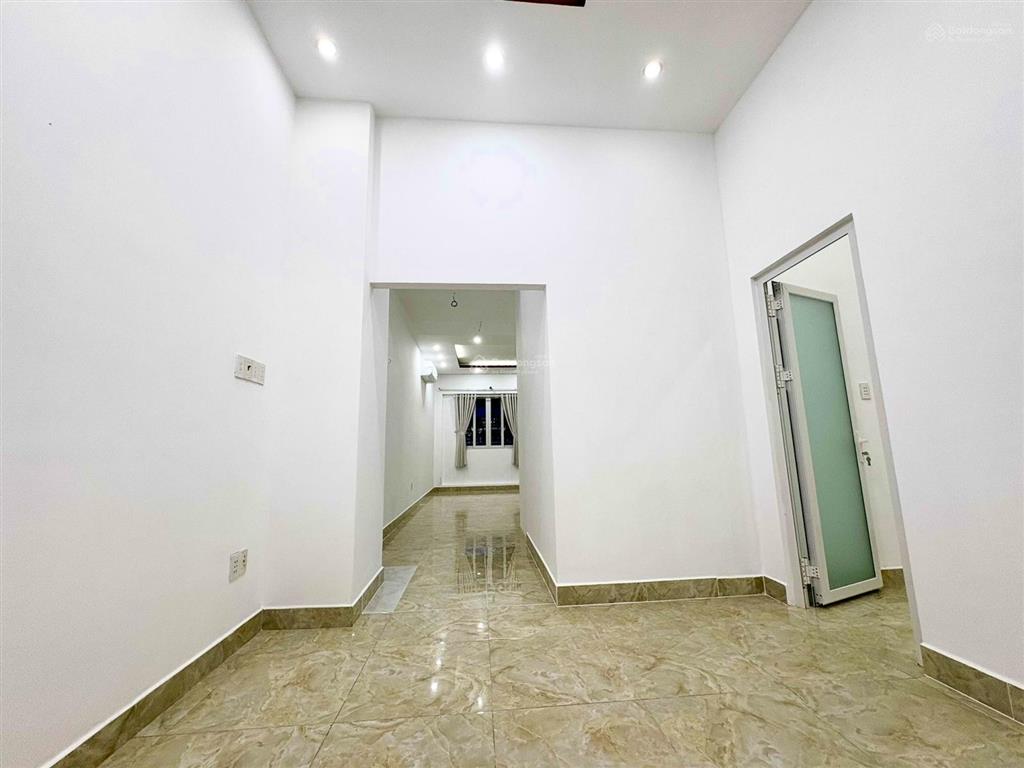 Mặt bằng cho thuê văn phòng  kinh doanh hơn 90m2 ở cuối dương bá trạc quận 8 có phòng riêng mới