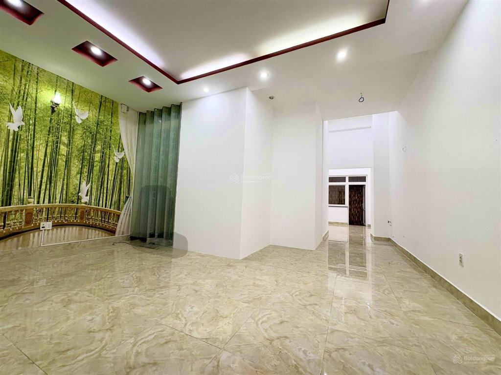 Mặt bằng cho thuê văn phòng  kinh doanh hơn 90m2 ở cuối dương bá trạc quận 8 có phòng riêng mới