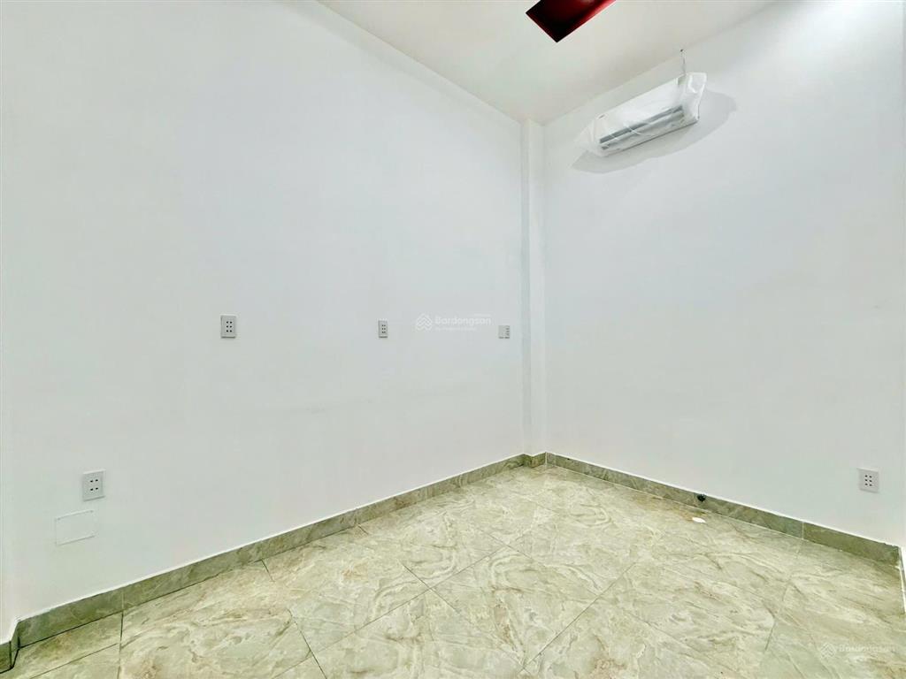 Mặt bằng cho thuê văn phòng  kinh doanh hơn 90m2 ở cuối dương bá trạc quận 8 có phòng riêng mới