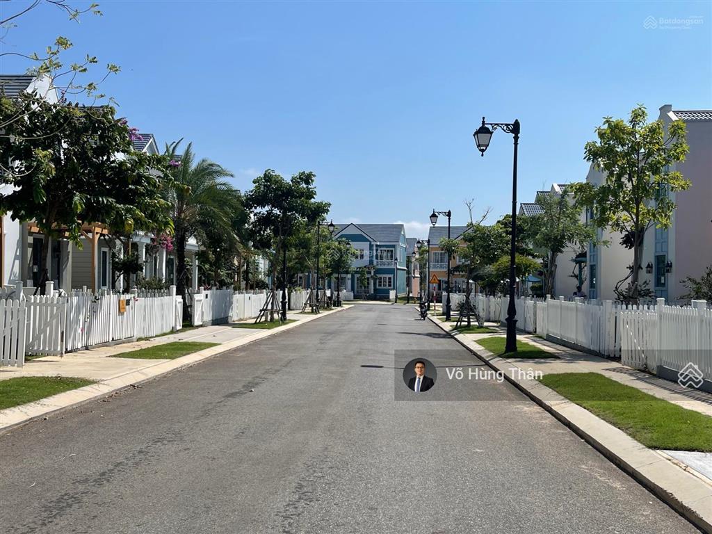 Biệt thự đơn lập đầy đủ nội thất rất đẹp, giá 5,4 tỷ nằm trên trục đường lớn, chủ nhà thiện chí