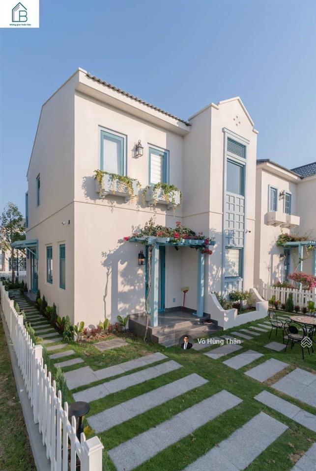 Biệt thự đơn lập đầy đủ nội thất rất đẹp, giá 5,4 tỷ nằm trên trục đường lớn, chủ nhà thiện chí