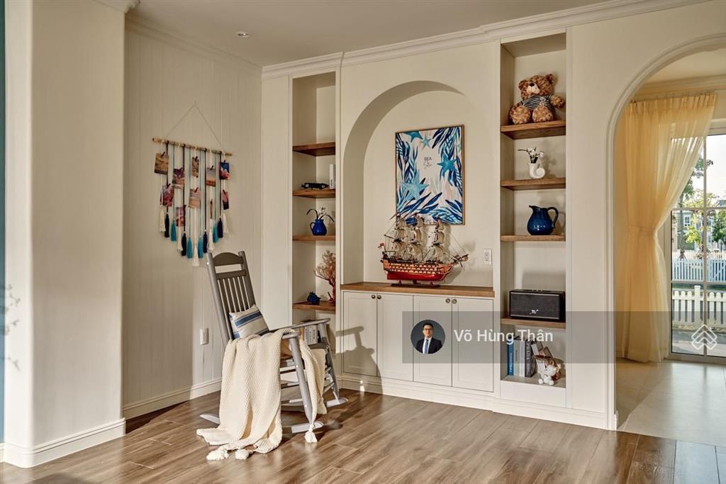 Biệt thự đơn lập đầy đủ nội thất rất đẹp, giá 5,4 tỷ nằm trên trục đường lớn, chủ nhà thiện chí