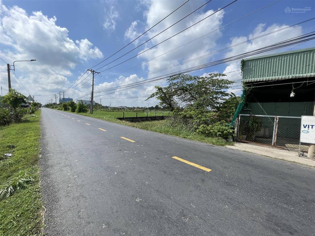 Bán 1066.5m2 đất 2 mặt tiền đường tỉnh lộ 827b có 300m2 thổ cư 3 căn tiền chế và 12 căn phòng trọ