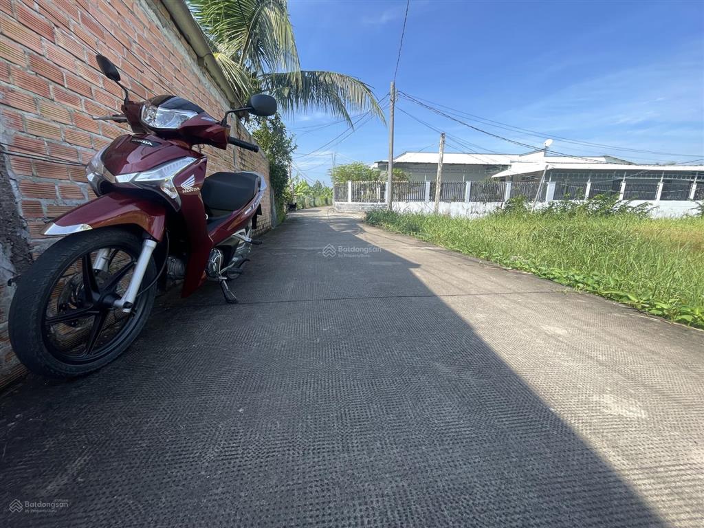 Bán 5x37 m thổ cư đường đan oto 4 m cách tỉnh lộ 827b 90 m 1 đường thẳng nhà hai bên đã cất kin