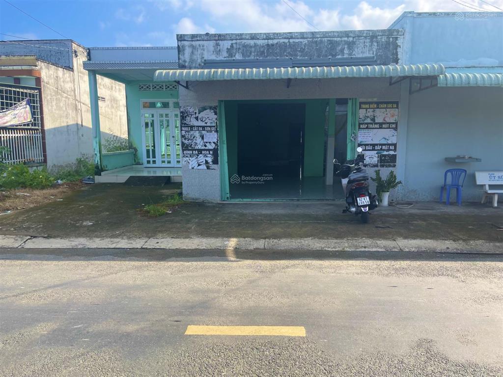 Nhà mặt tiền kinh doanh 5x25m, ngay trung tâm chợ ngã từ thanh phú long gần nhiều tiện ích