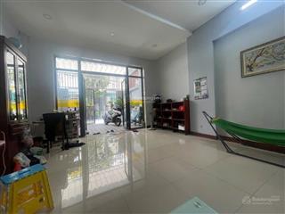 Bán gấp biệt thự gần khu tấn truòng, quận 7, ngang 7 m, 137 m2, nhỉnh 17 ty.