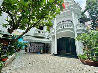 Biệt thự sân vườn 260m2, ngang 14m , đường số tân quy, q. 7, chỉ 29 tỷ