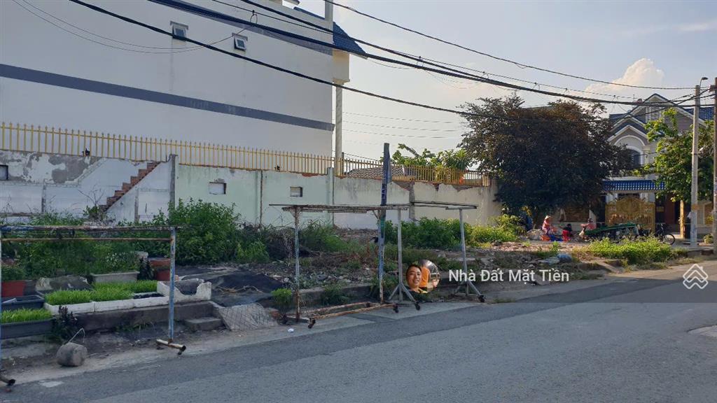 Bán gấp lô đất 2 mặt tiền xuân thới thượng 9m x 15m gần chợ xuân thới thượng