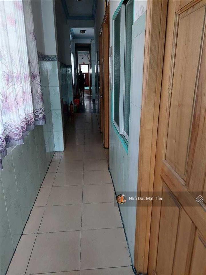 Khách sạn dt 640m2 sàn (22p) mặt tiền ql22, gần ngã 4 trung chánh, có pccc, ko bị lg ql22