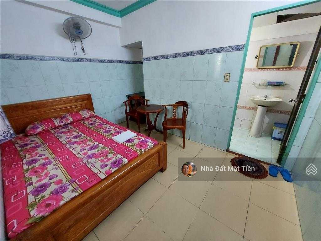 Khách sạn dt 640m2 sàn (22p) mặt tiền ql22, gần ngã 4 trung chánh, có pccc, ko bị lg ql22