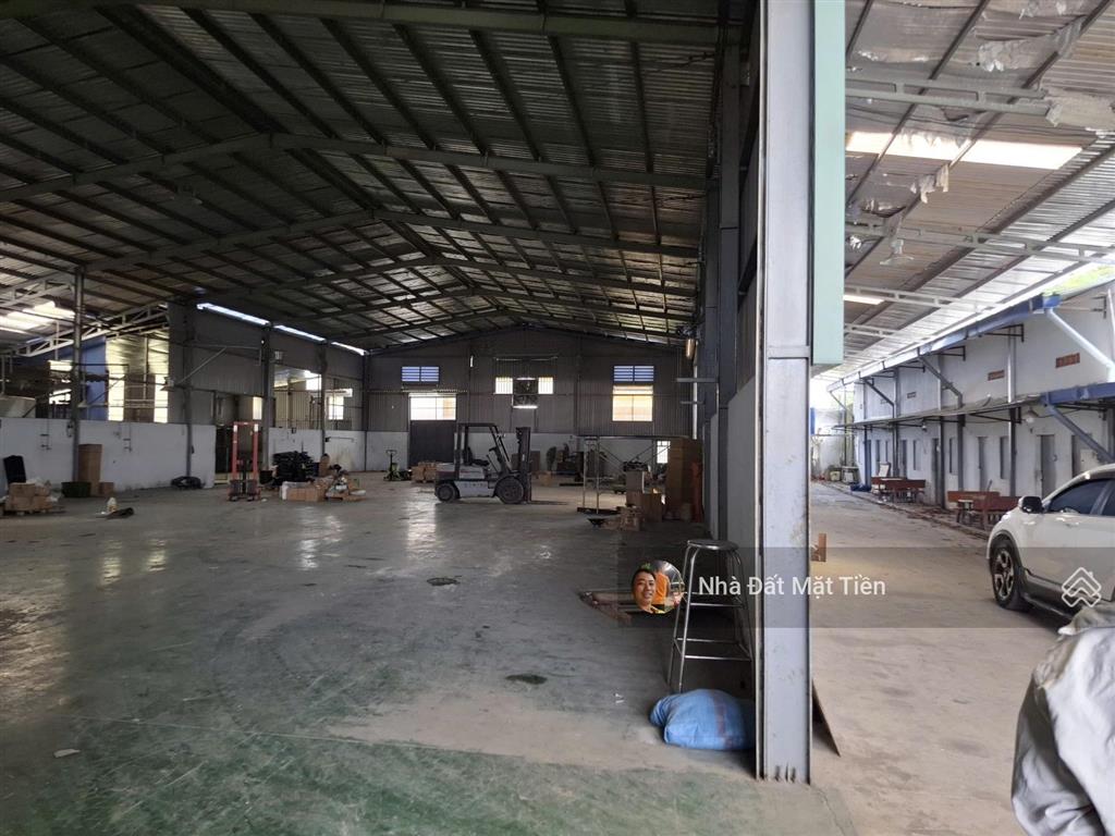 Hot  bán gấp nhà xưởng dt 1900m2 (35x55m) xã đức hòa thượng, đức hòa, long an
