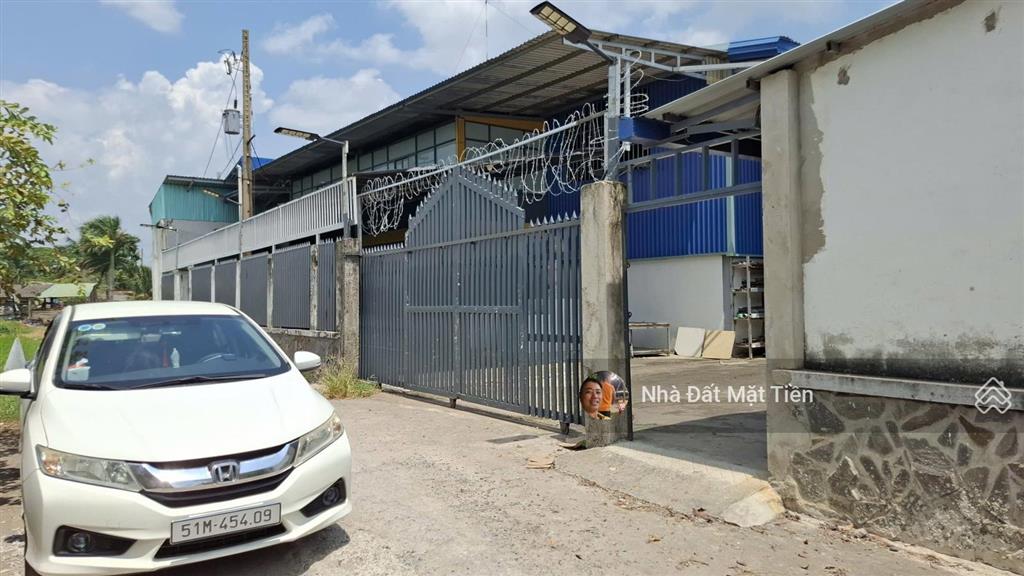 Hot  bán gấp nhà xưởng dt 1900m2 (35x55m) xã đức hòa thượng, đức hòa, long an