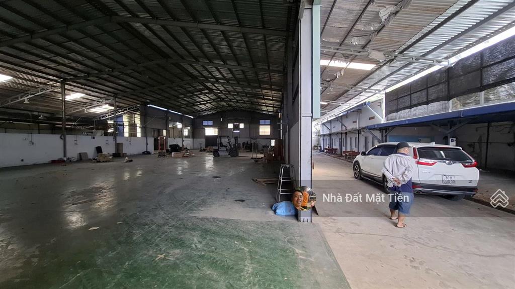 Hot  bán gấp nhà xưởng dt 1900m2 (35x55m) xã đức hòa thượng, đức hòa, long an