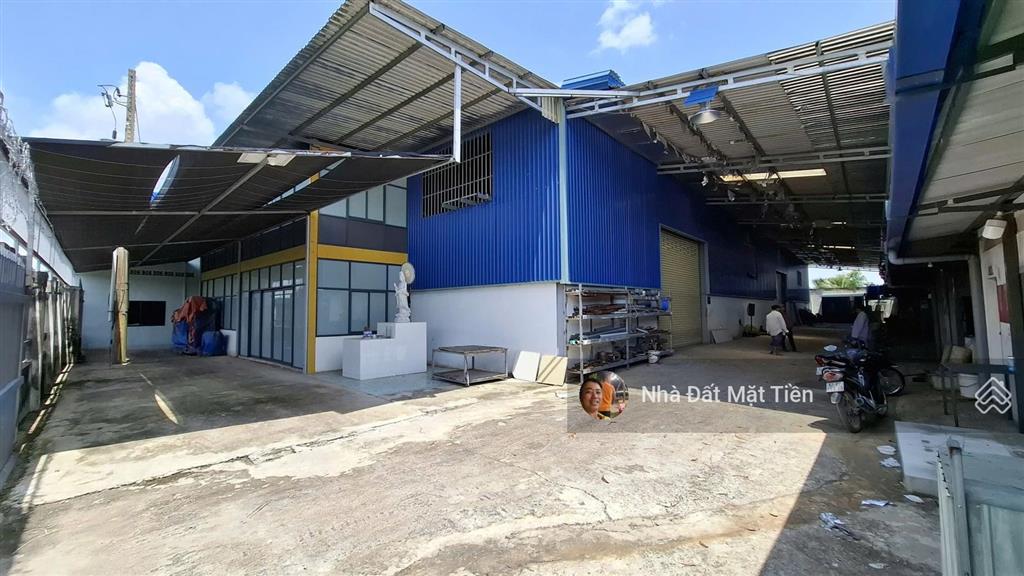 Hot  bán gấp nhà xưởng dt 1900m2 (35x55m) xã đức hòa thượng, đức hòa, long an
