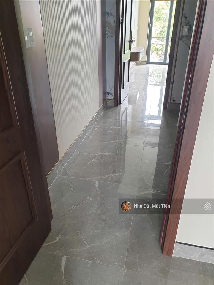 Hot  bán căn nhà 3 lầu dt 5m*22m (4pn) full nội thất cao cấp, gần chợ hóc môn