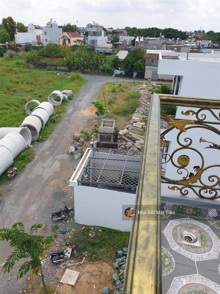 Hot  bán căn nhà 3 lầu dt 5m*22m (4pn) full nội thất cao cấp, gần chợ hóc môn
