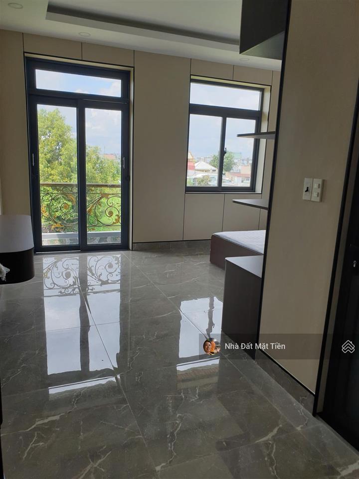 Hot  bán căn nhà 3 lầu dt 5m*22m (4pn) full nội thất cao cấp, gần chợ hóc môn