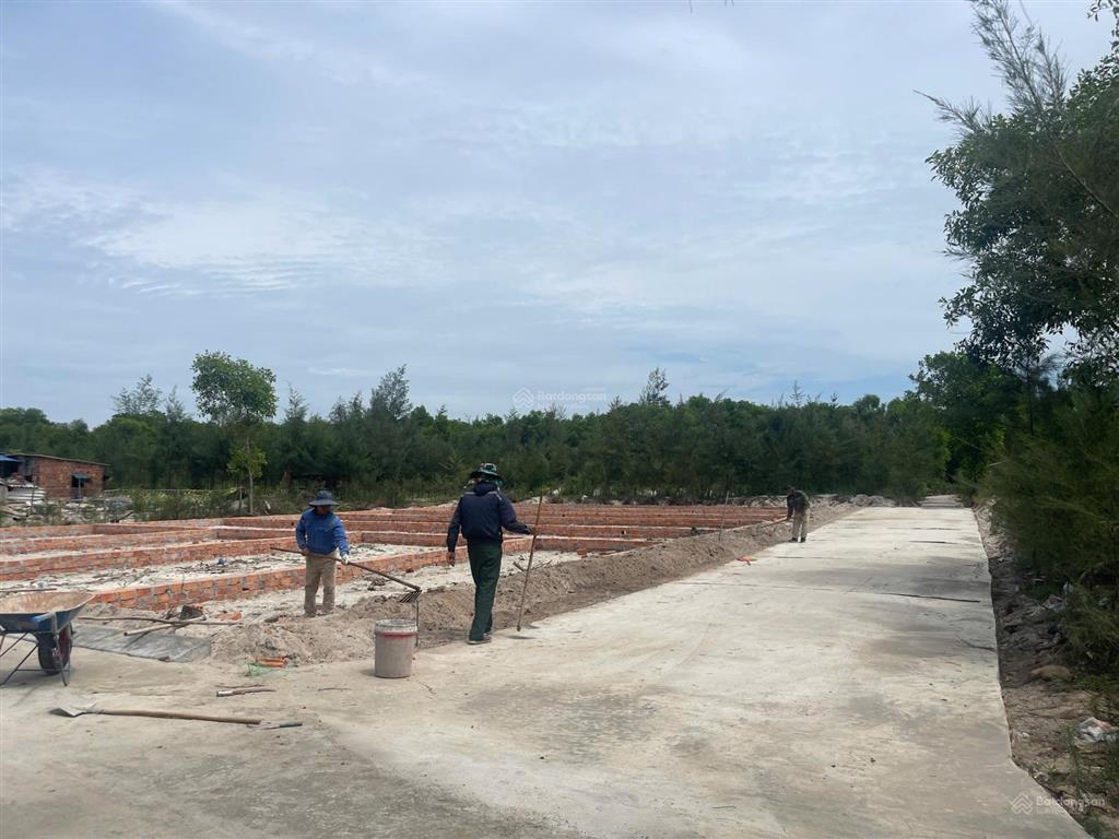 Bán gấp đất nền biển quảng trị  sổ đỏ trao tay  giá chỉ hơn 700 triệu/lô 100m2 đón sóng hạ tầng
