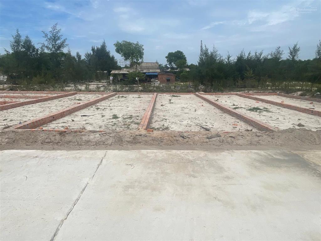 Bán gấp đất nền biển quảng trị  sổ đỏ trao tay  giá chỉ hơn 700 triệu/lô 100m2 đón sóng hạ tầng