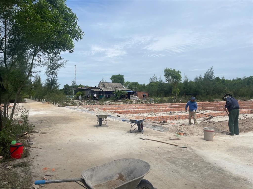 Bán gấp đất nền biển quảng trị  sổ đỏ trao tay  giá chỉ hơn 700 triệu/lô 100m2 đón sóng hạ tầng