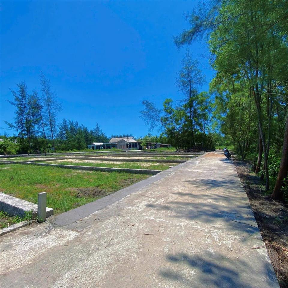 Bán gấp đất nền biển quảng trị  sổ đỏ trao tay  giá chỉ hơn 700 triệu/lô 100m2 đón sóng hạ tầng