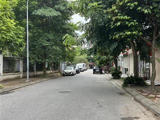 Vị trí cực hiếm bán mảnh đất ngõ 2 oto tránh phố giang biên  vỉa hè kinh doanh/ ở đẹp