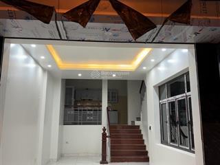 Nhà dân xây trung tâm phường ngọc thuỵ ngõ oto lô góc giá đầu tư