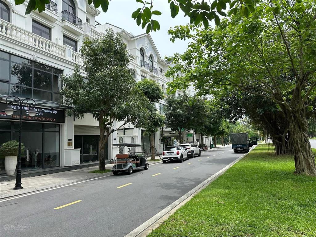 Bán tiền bán gấp shophouse ngọc trai ( sổ vĩnh viễn ) vị trí đắc địa trục đường 52m. đang cho thuê