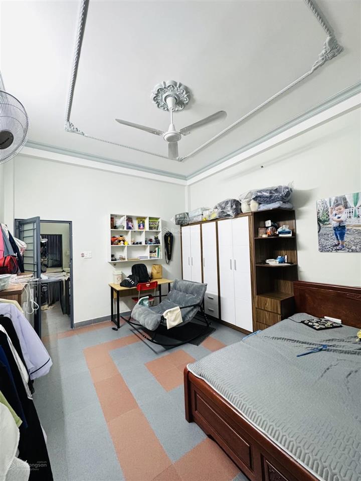 Chính chủ gửi bán nhà mặt tiền miếu bình đông 90m2. 4 tầng 5pn. nhà còn mới cứng cáp. phù hợp ở kd