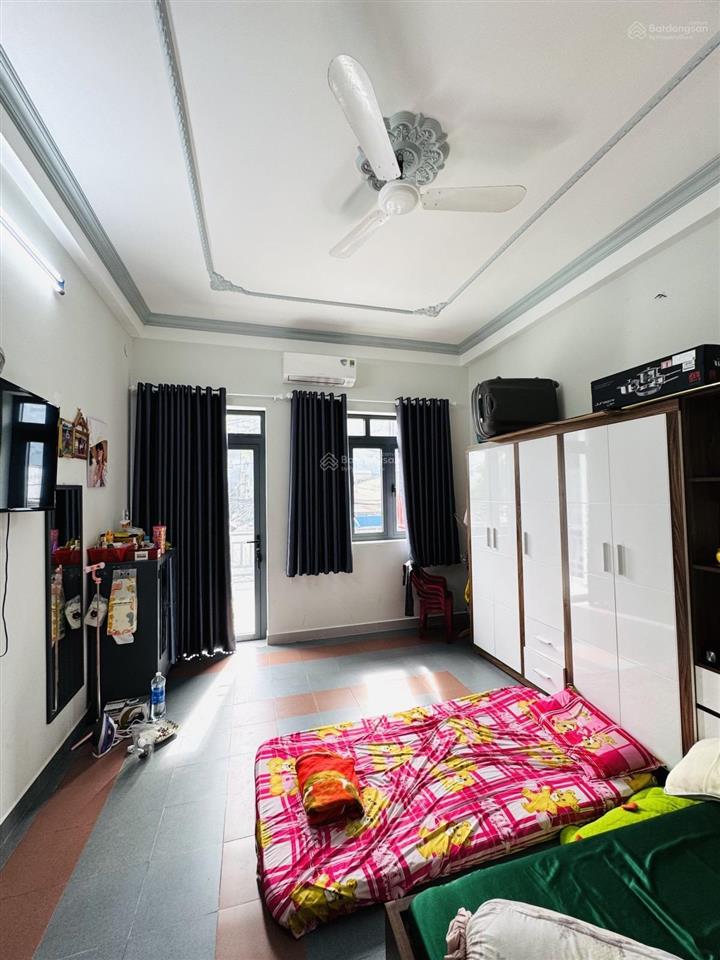 Chính chủ gửi bán nhà mặt tiền miếu bình đông 90m2. 4 tầng 5pn. nhà còn mới cứng cáp. phù hợp ở kd