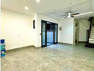 Võ thị sáu  nhà mới 45m2  5 tầng  thang máy  chỉ 12 tỷ hơn