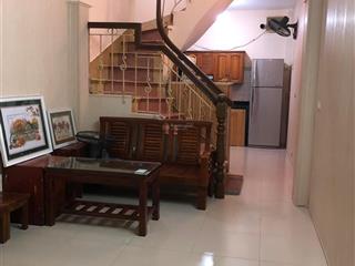 Cho thuê nhà nguyên căn 4 tầng 3 phòng ngủ ngõ 155 cầu giấy, vào ở được luôn. ưu tiên hộ gia đình