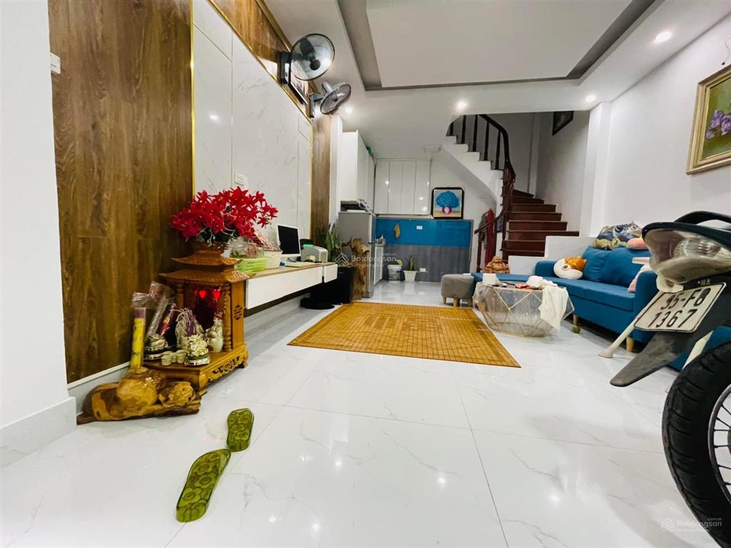 Cho thuê nhà nguyên căn ngõ 120 hoàng quốc việt  nghĩa đô 45m2 x 5 tầng 3pn 13 triệu