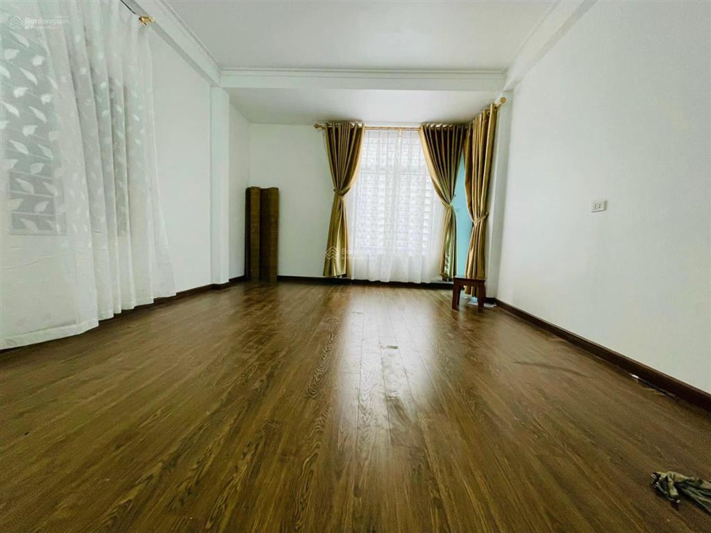 Cho thuê nhà nguyên căn ngõ 120 hoàng quốc việt  nghĩa đô 45m2 x 5 tầng 3pn 13 triệu