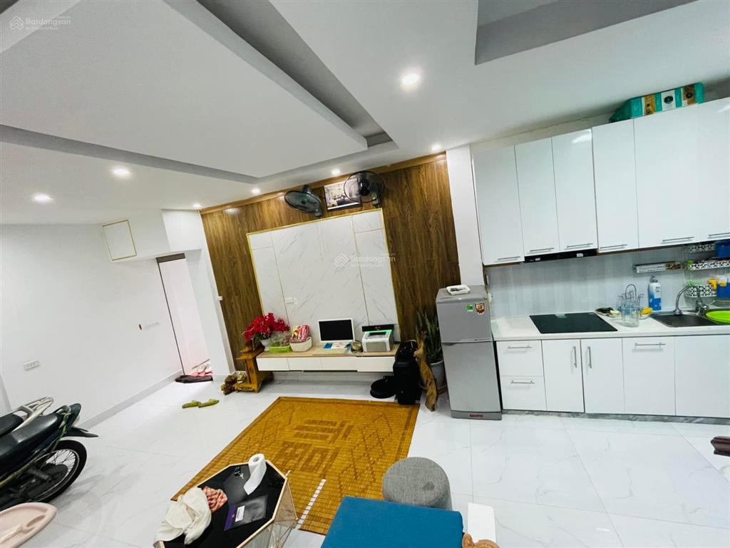 Cho thuê nhà nguyên căn ngõ 120 hoàng quốc việt  nghĩa đô 45m2 x 5 tầng 3pn 13 triệu