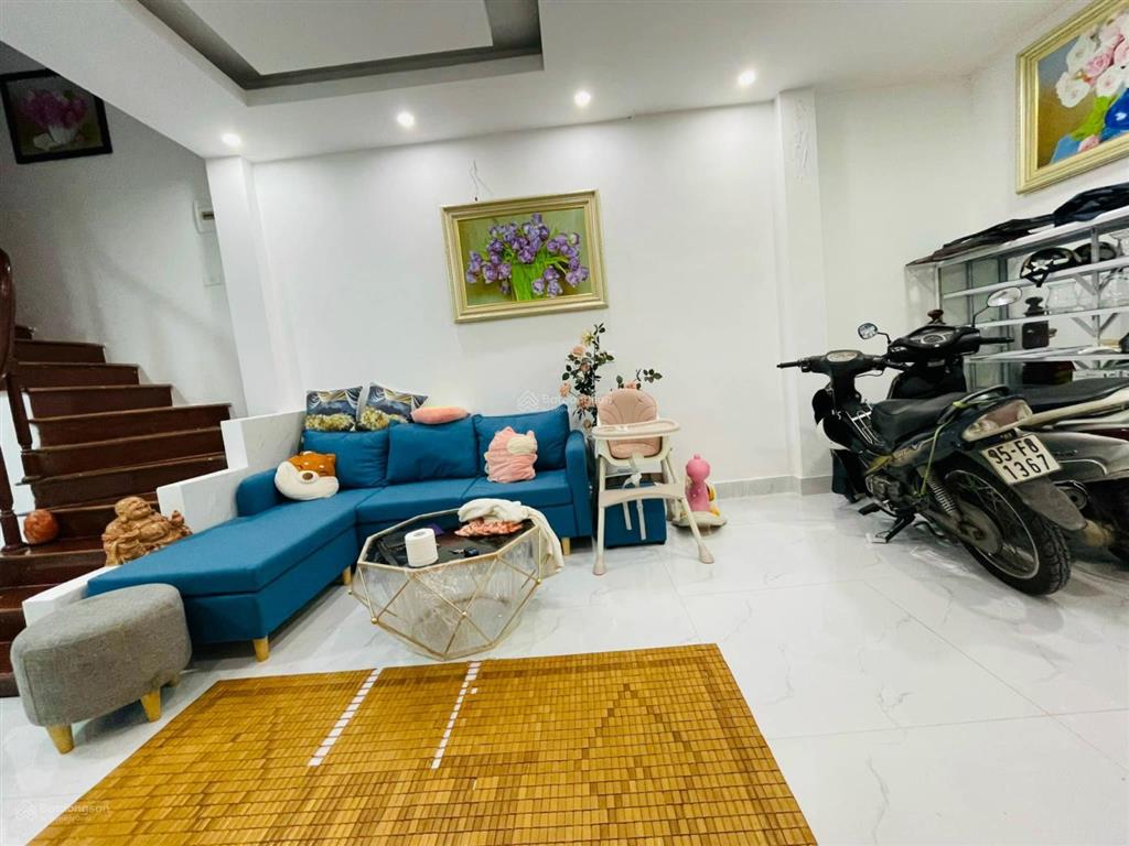 Cho thuê nhà nguyên căn ngõ 120 hoàng quốc việt  nghĩa đô 45m2 x 5 tầng 3pn 13 triệu