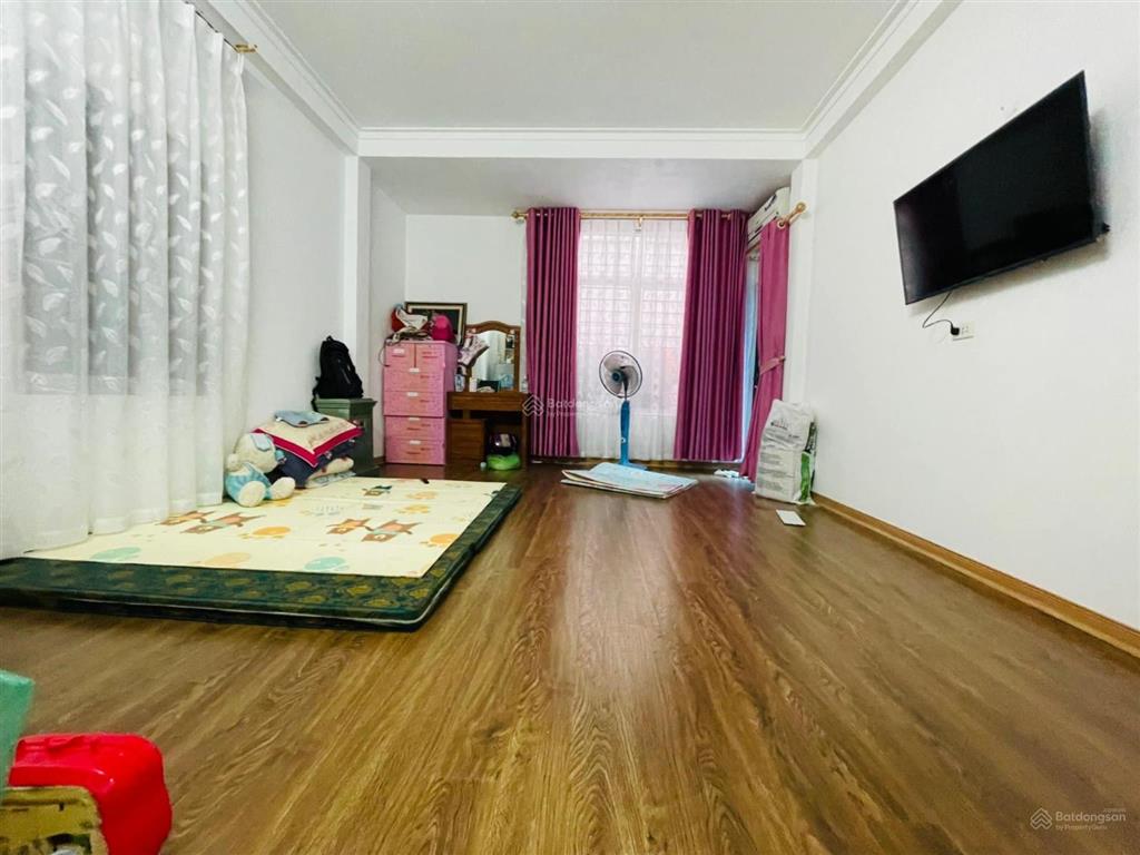 Cho thuê nhà nguyên căn ngõ 120 hoàng quốc việt  nghĩa đô 45m2 x 5 tầng 3pn 13 triệu