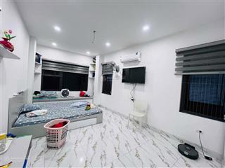 Cho thuê nhà phạm văn đồng cầu giấy 45m 5 tầng 4pn khép kín 12 triệu