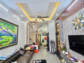Cho thuê nhà riêng trung kính, cầu giấy, 40m2 5 tầng 4pn full đồ 13 triệu
