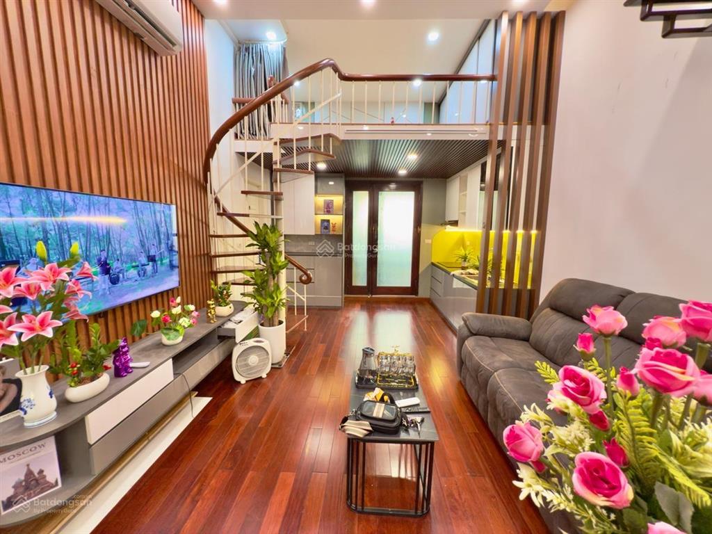 Bán nhà tập thể penthouse hàng than sổ đỏ 60m2 ba đình cách phố cổ chỉ 10m 2 ngủ view vip sạch sẽ.