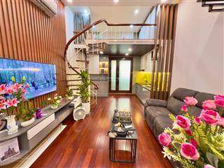Bán nhà tập thể penthouse hàng than sổ đỏ 60m2 ba đình cách phố cổ chỉ 10m 2 ngủ view vip sạch sẽ.