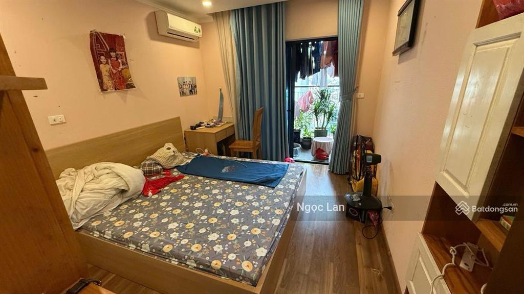 Chính chủ cần bán căn chung cư phố trần đăng ninh 61 m2 sổ đỏ tầng cao view mặt phố cầu giấy 2 ngủ