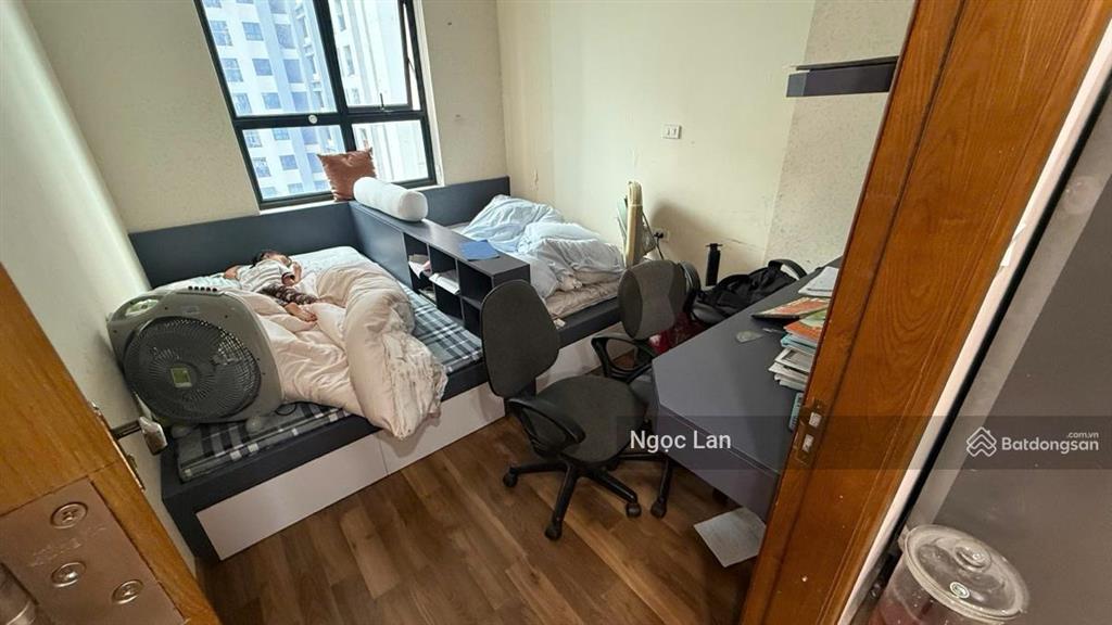 Chính chủ cần bán căn chung cư phố trần đăng ninh 61 m2 sổ đỏ tầng cao view mặt phố cầu giấy 2 ngủ