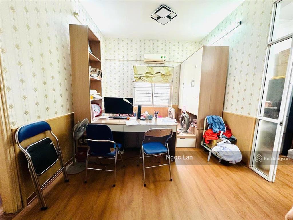 Chính chủ cần bán căn chung cư phố trần đăng ninh 61 m2 sổ đỏ tầng cao view mặt phố cầu giấy 2 ngủ