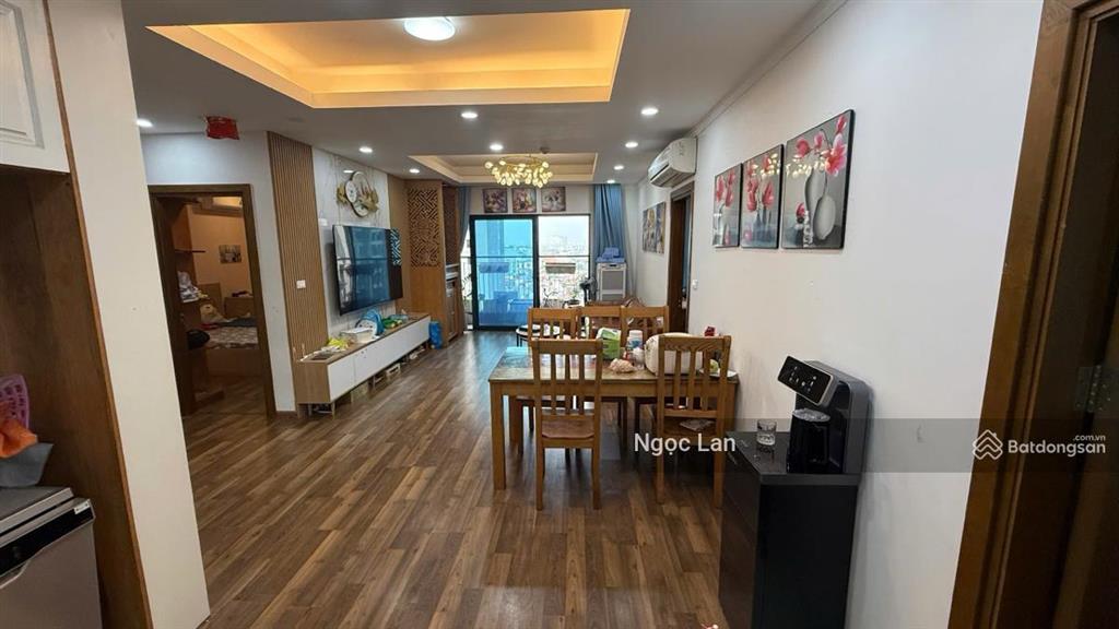 Chính chủ cần bán căn chung cư phố trần đăng ninh 61 m2 sổ đỏ tầng cao view mặt phố cầu giấy 2 ngủ