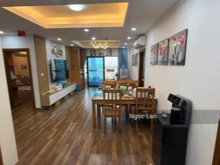 Chính chủ cần bán căn chung cư phố trần đăng ninh 61 m2 sổ đỏ tầng cao view mặt phố cầu giấy 2 ngủ